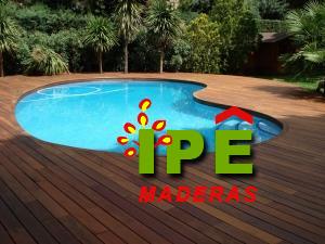 Tarima de madera IPE en piscina