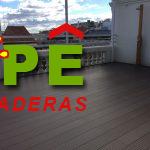 Tarima exterior sintética en terraza de hotel en Madrid